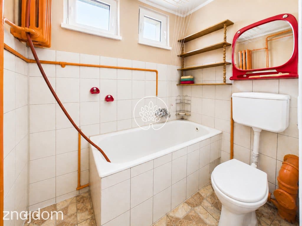 Dom z działką 1100 m² i wysokim garażem - zdjęcie 9