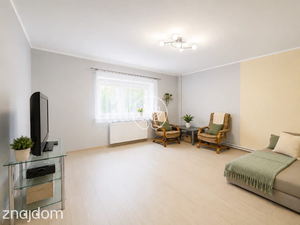 Dom z działką 1100 m² i wysokim garażem - zdjęcie 7