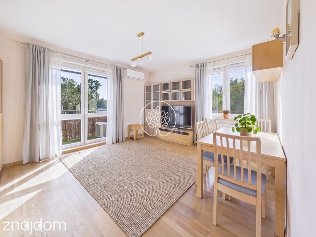 Oddzielna kuchnia / Duży balkon / Cicho