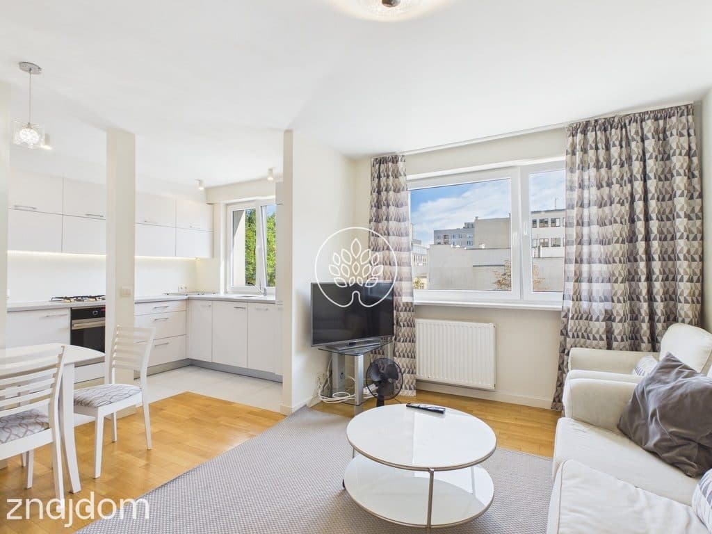 Centrum / Kamienica / Trzy pokoje / balkon / 54m2