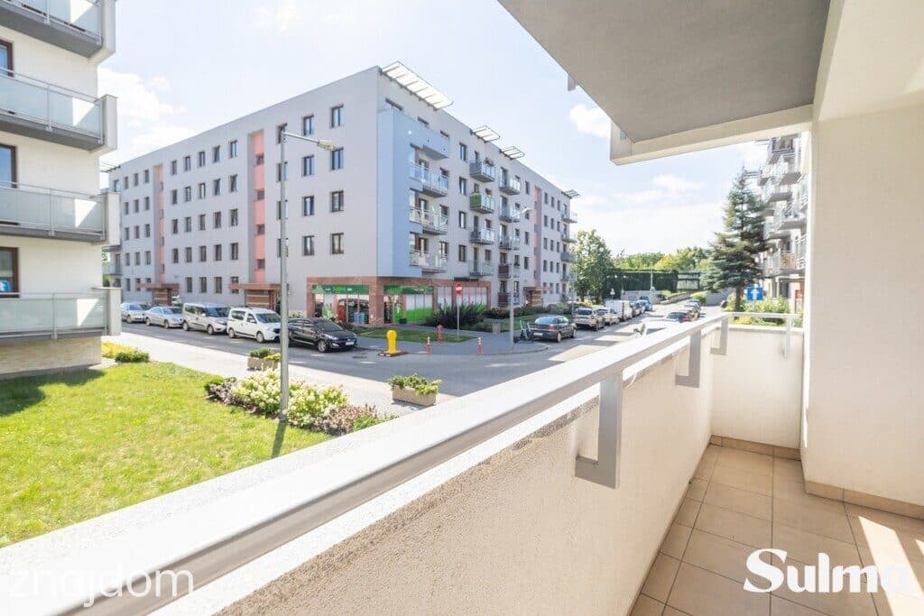 Przestronne mieszkanie z garderobą i balkonem - zdjęcie 14