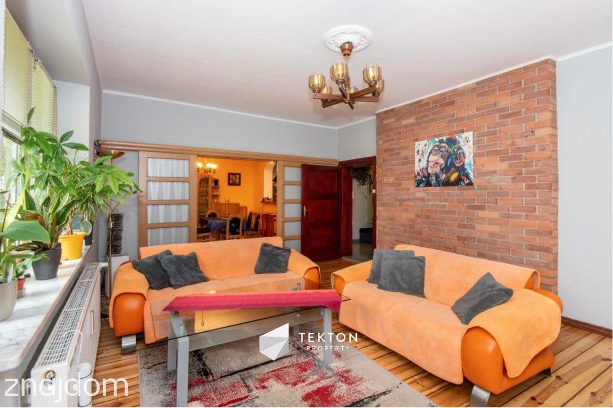 Dom wolnostojący z niezależną kawalerką | 277 m² |