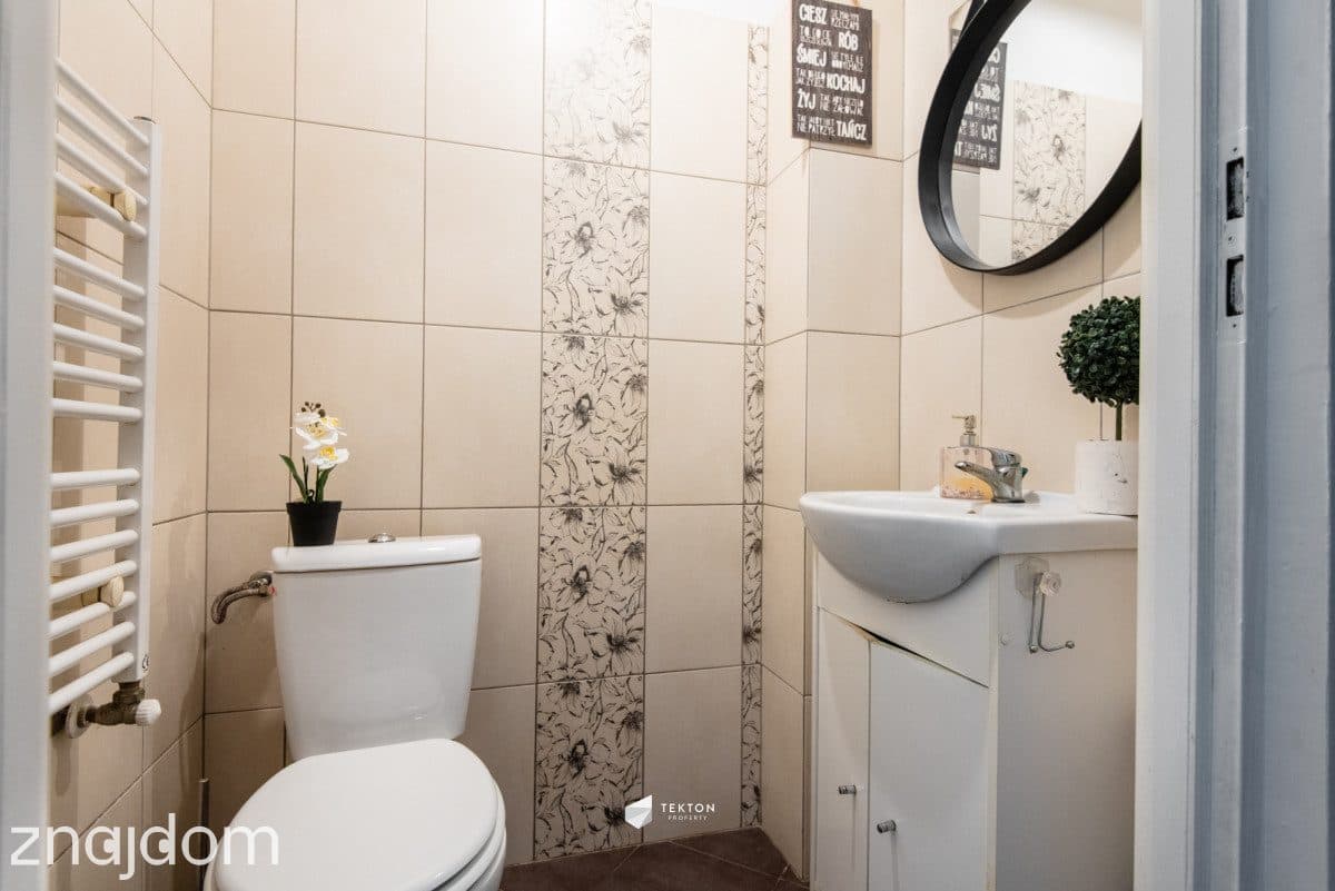 Szeregowiec z ogrodem, garderobą i poddaszem - zdjęcie 8