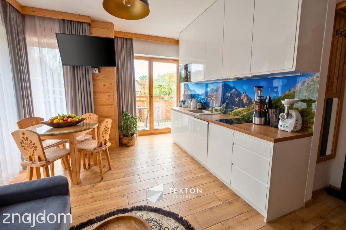Wyposażony apartament z tarasem i garażem
