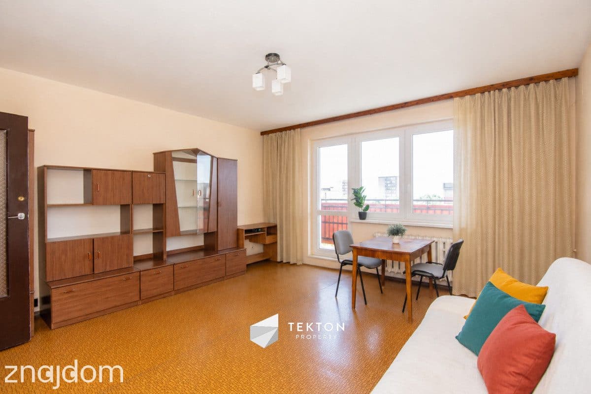3 pokoje z balkonem, piwnicą, blisko centrum - zdjęcie 2