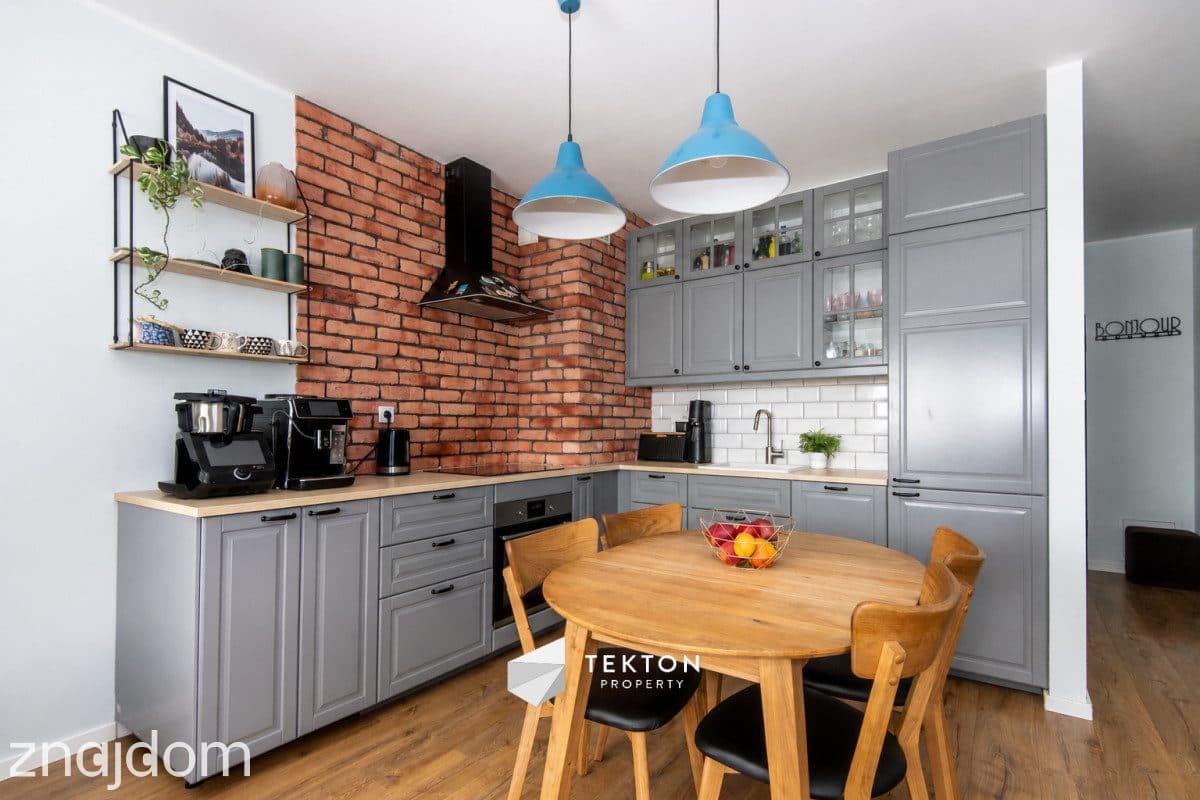 3 pokoje, komórka lokatorska, balkon, parking - zdjęcie 2