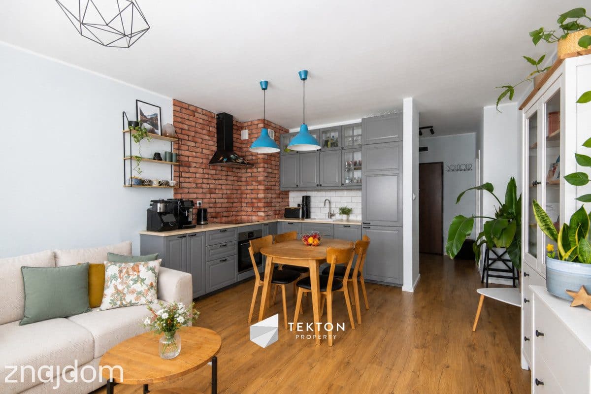 3 pokoje, komórka lokatorska, balkon, parking