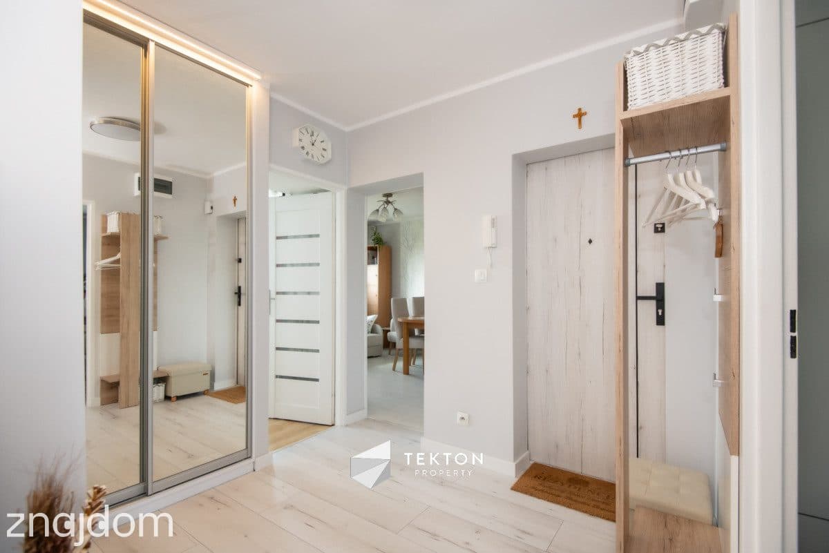 4 pokoje z balkonem, piwnicą i niezależną kuchnią - zdjęcie 11