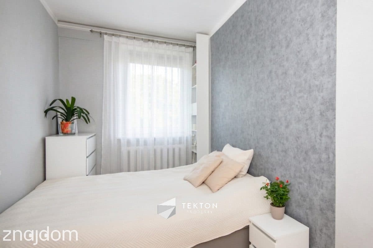 4 pokoje z balkonem, piwnicą i niezależną kuchnią - zdjęcie 13