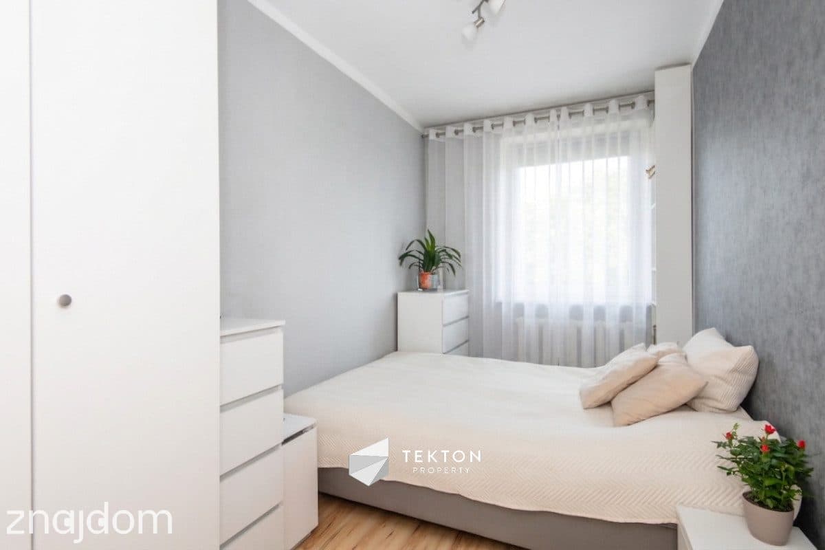 4 pokoje z balkonem, piwnicą i niezależną kuchnią - zdjęcie 14
