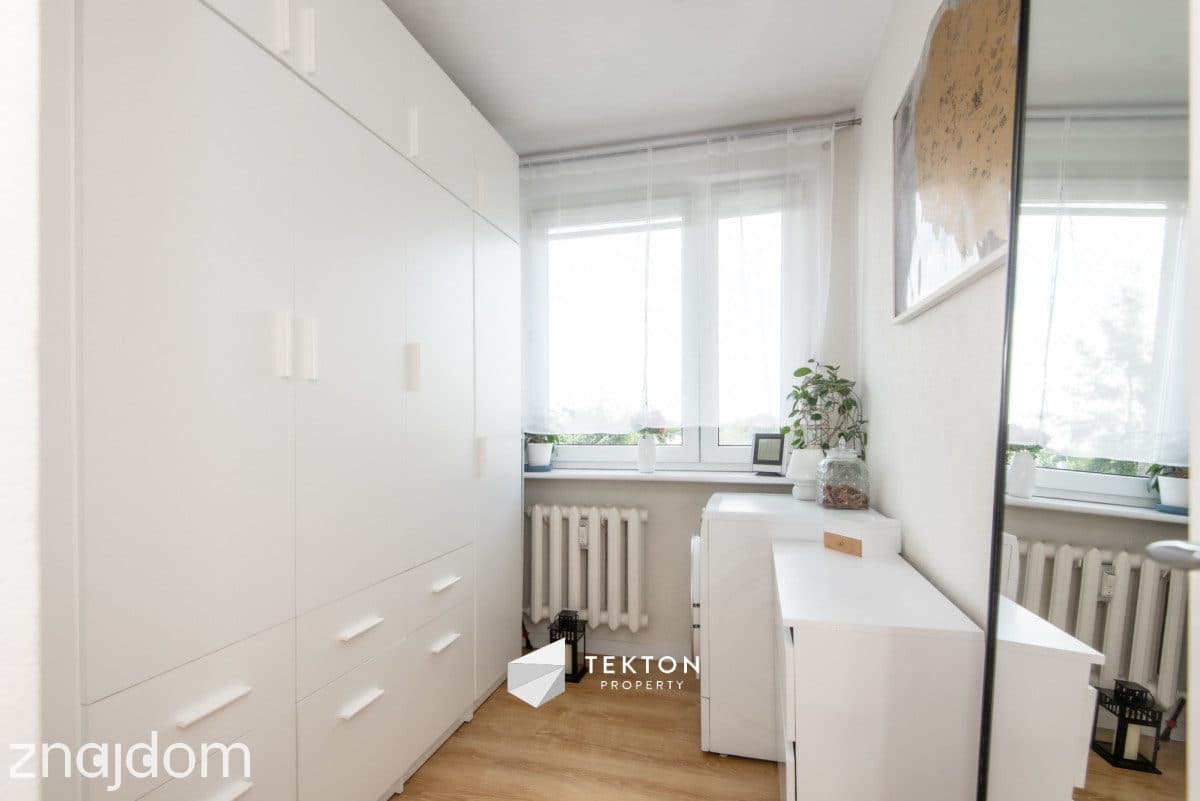 4 pokoje z balkonem, piwnicą i niezależną kuchnią - zdjęcie 16