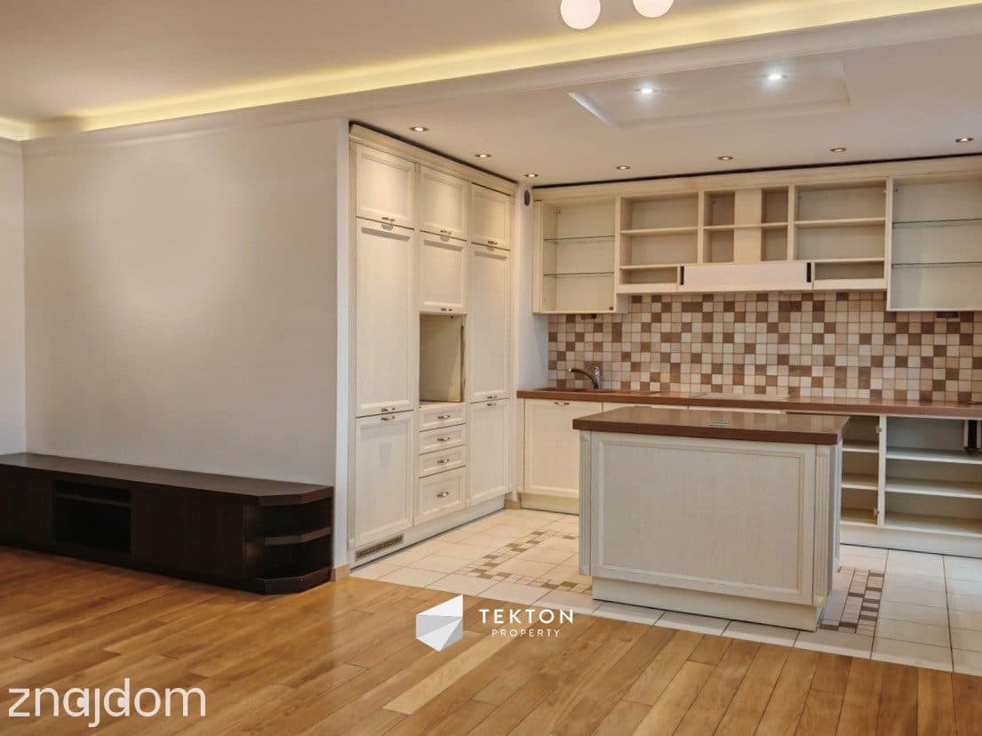 Dwupoziomowe 117 m² w Bąkowie, las, kominek!