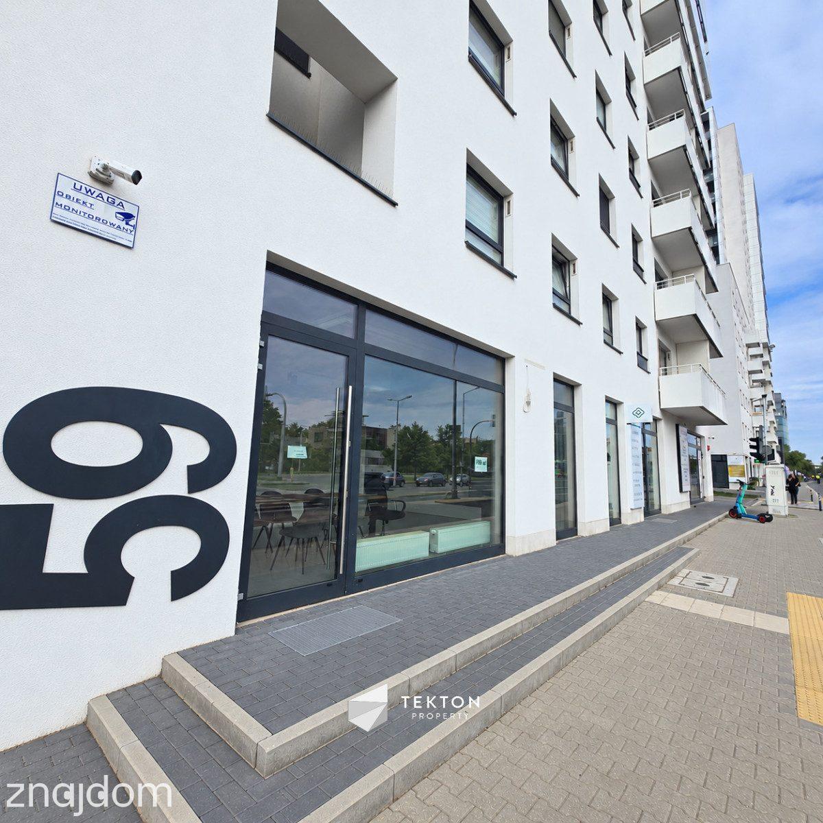 190M2 lokal do wynajęcia, parking, witryny