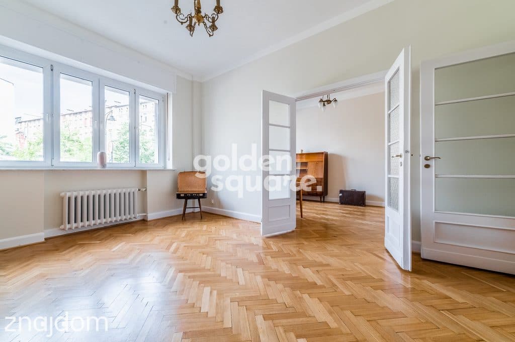 Przestronne 2 Pokoje w Zabytkowej Kamienicy!