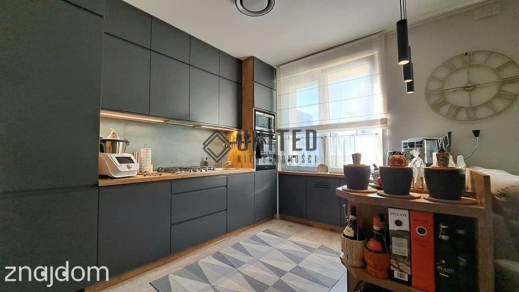 Okolice ul. Żelaznej balkon/piwnica/lux - zdjęcie 5