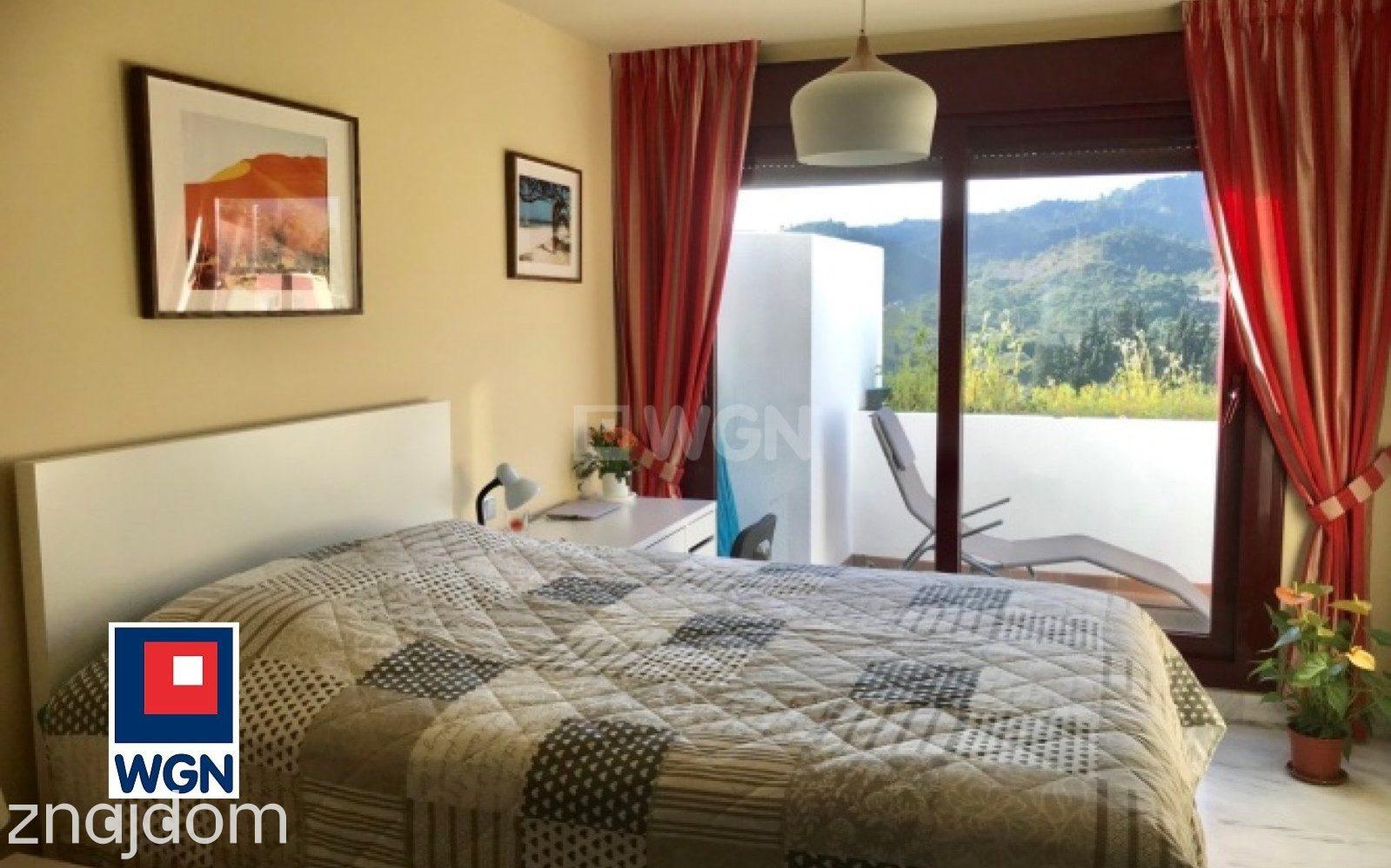 Mieszkanie na sprzedaż Benahavis - Elegancki, przestronny apartament z widokiem na ogrody i góry - zdjęcie 9