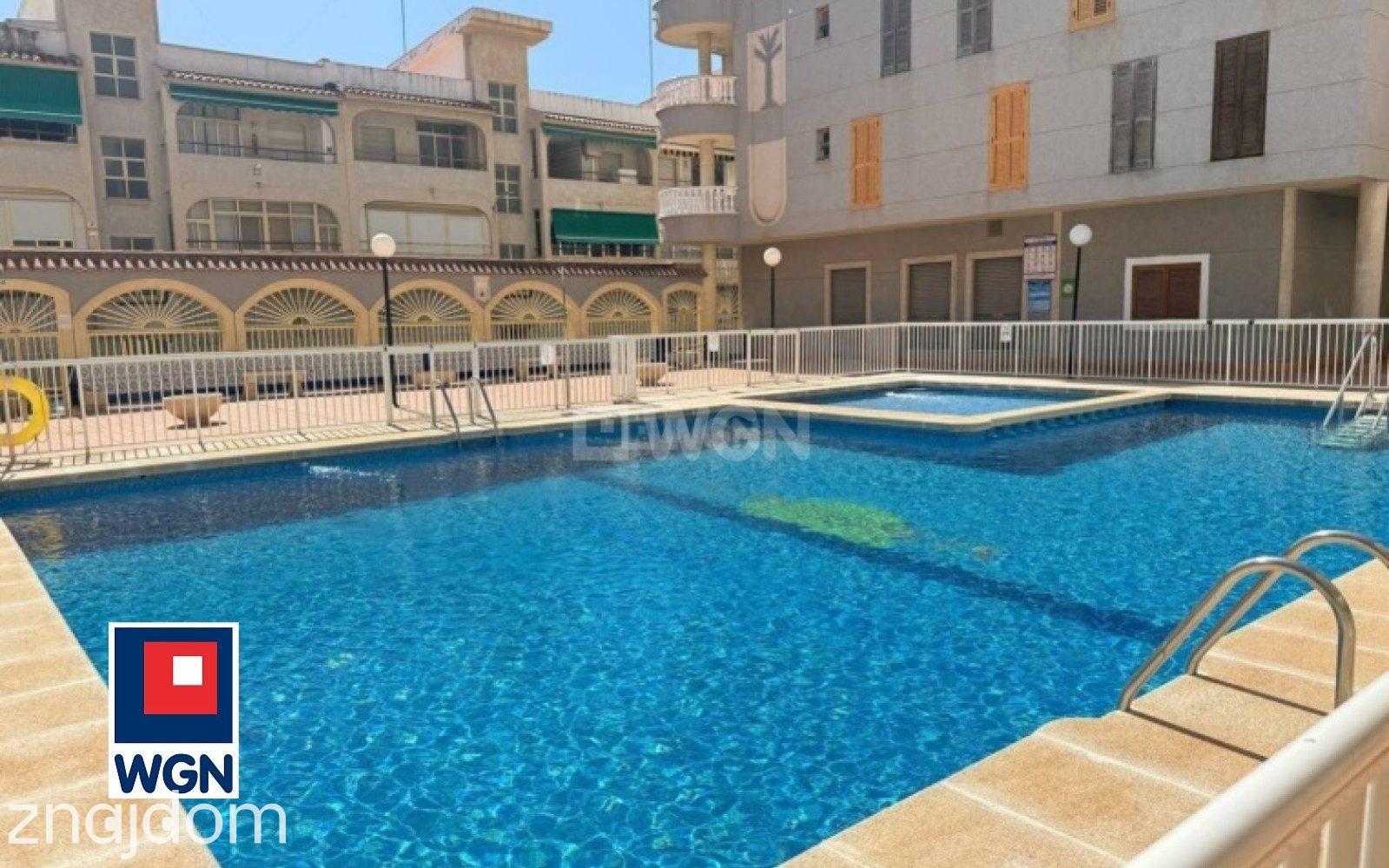 Mieszkanie na  sprzedaż Torrevieja - Duży apartament z ładnym tarasem, tylko 150 m od plaży! - zdjęcie 3