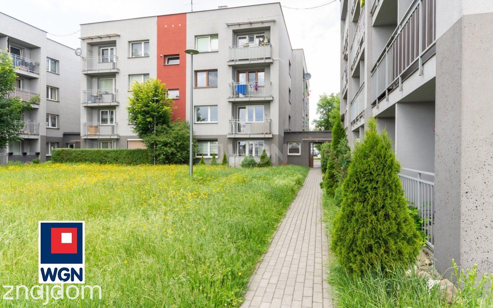 Mieszkanie na  sprzedaż Bieruń - Dwupoziomowe mieszkanie z balkonami w świetnej lokalizacji. - zdjęcie 2