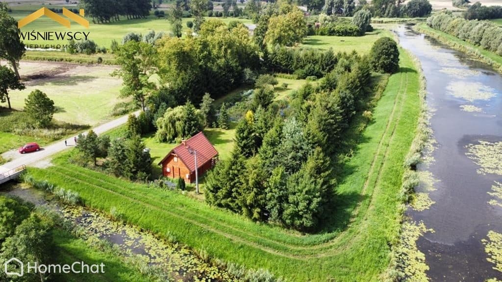 Drewniany dom przy linii brzegowej, 60 m2, Markusy