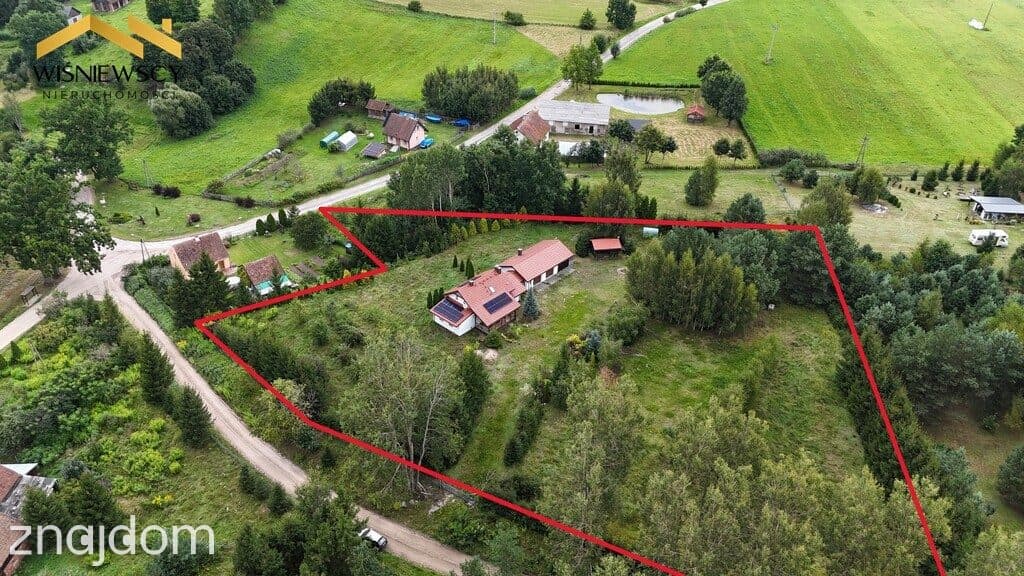 Dom ze stajnią na działce 8256 m²-Kochanówka