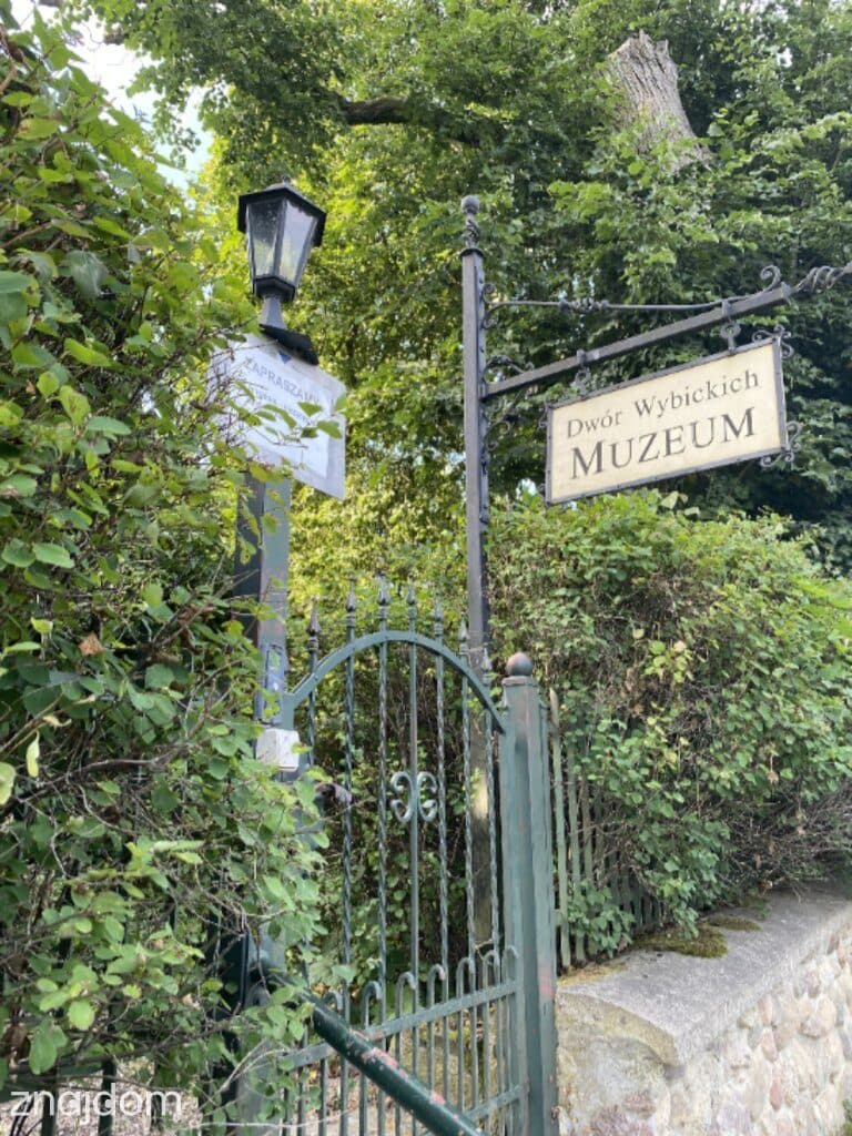 Dom w stanie surowym otwartym przy lesie - zdjęcie 4