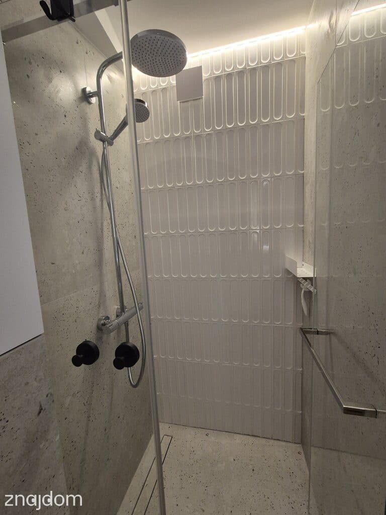 Modernistyczny apartament - centrum Gdyni - zdjęcie 17