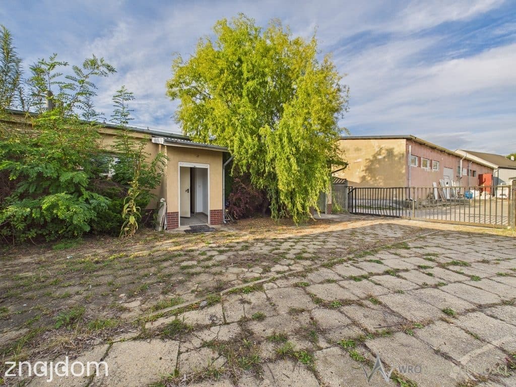 Lokal usługowy 213 m², działka i 8 garaży – Strzelin - zdjęcie 12