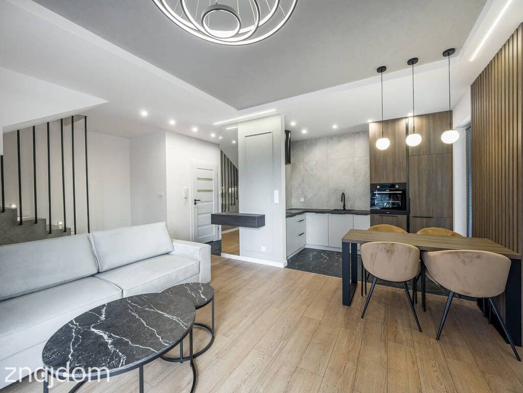 Komfortowy Apartament z Ogródkiem przy Pogorii 4