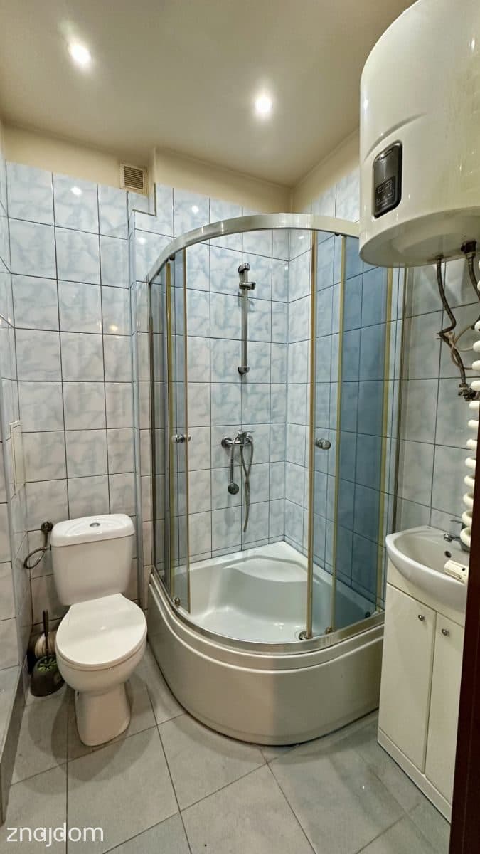 Kawalerka na paterze w schludnym budynku - zdjęcie 12