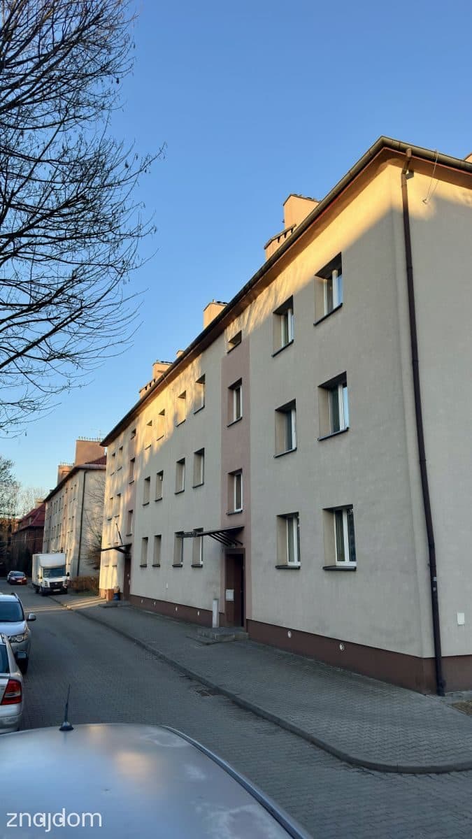 Kawalerka na paterze w schludnym budynku - zdjęcie 9