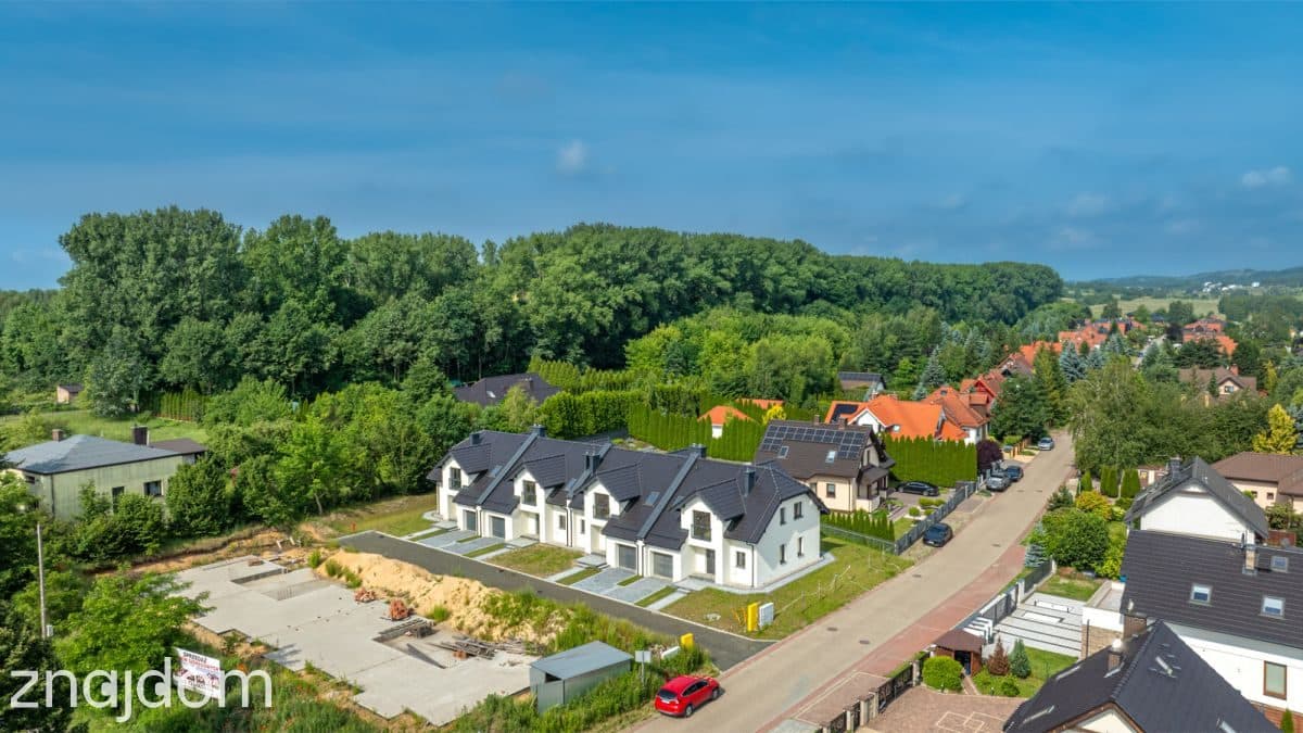 Skrajny dom w zabudowie szeregowej z ogródkiem - zdjęcie 6