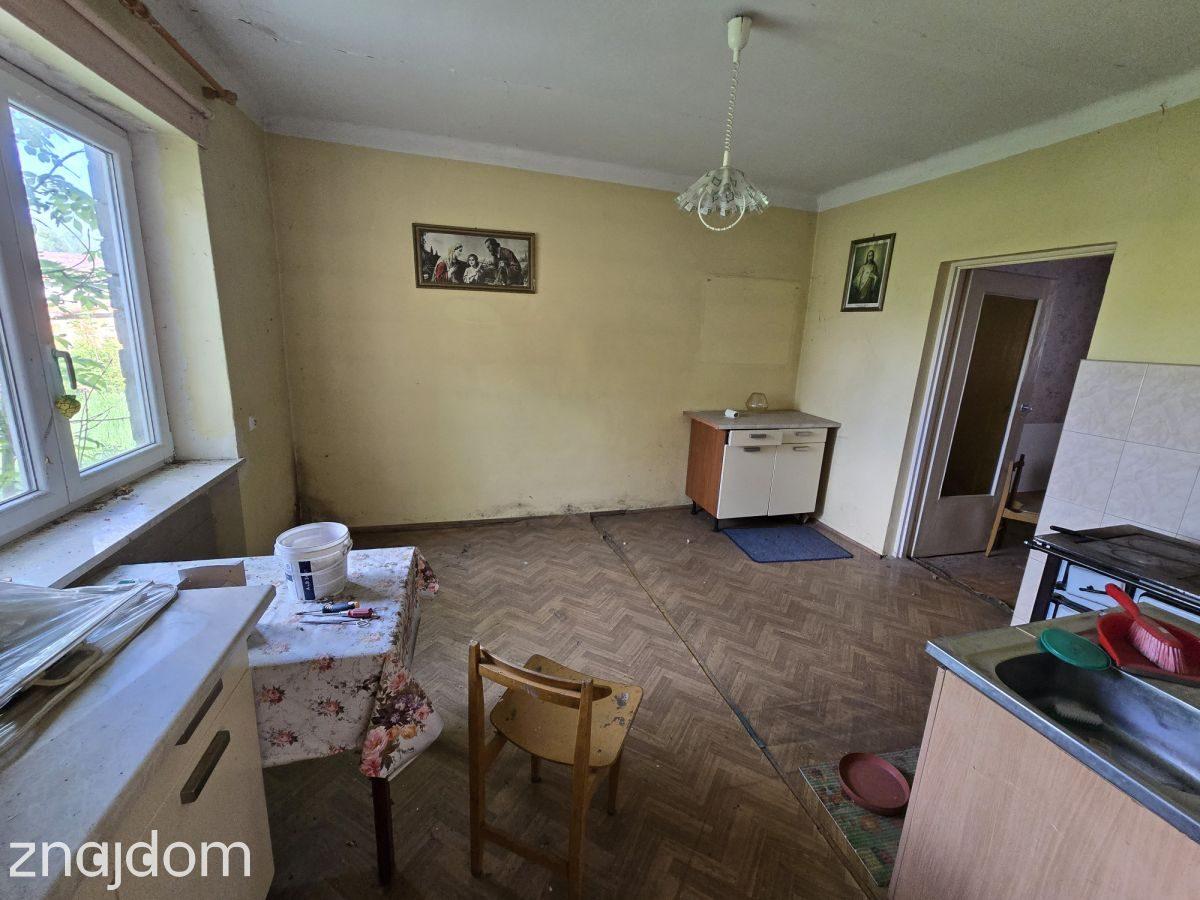Dom z dużą działką i zabudowaniami gospodarczymi - zdjęcie 16