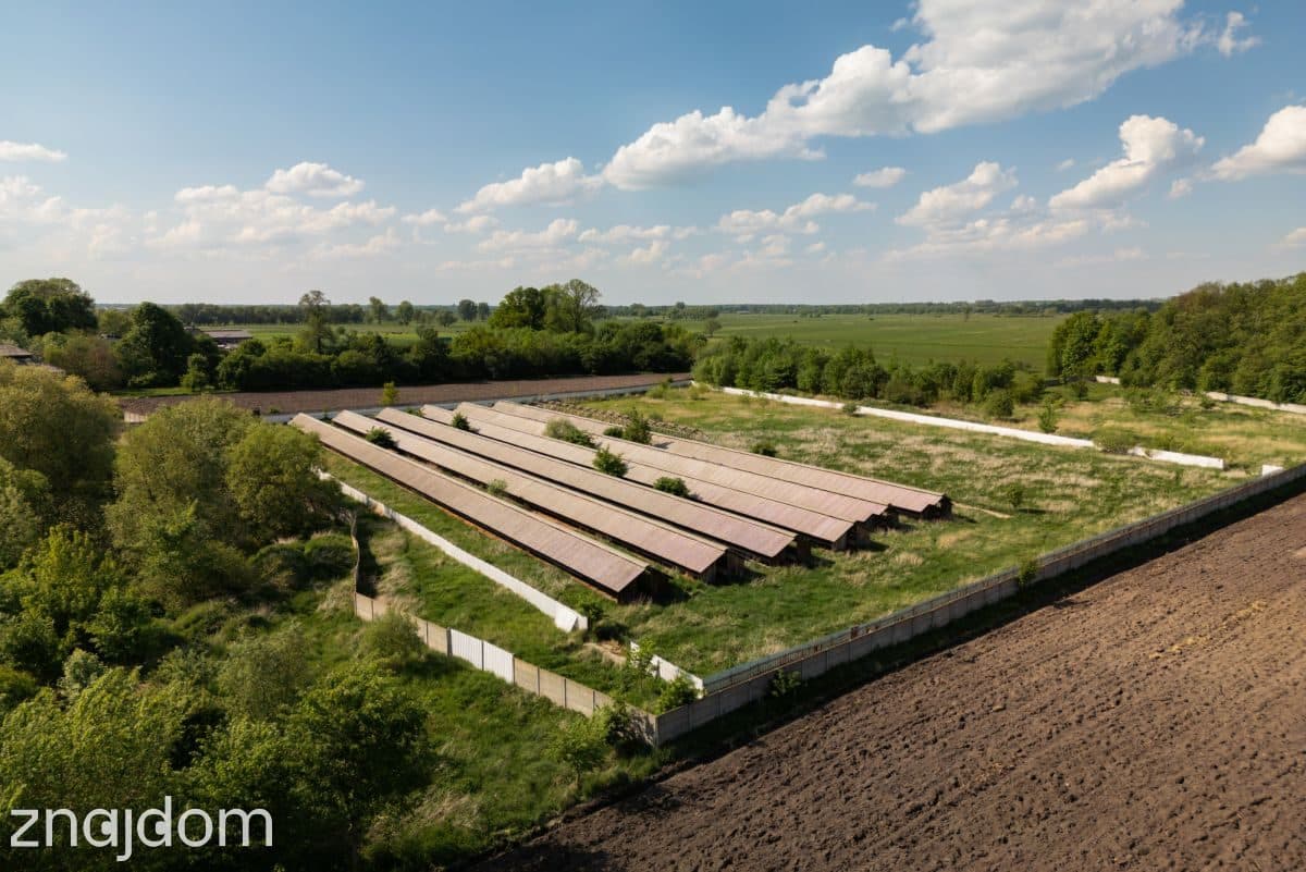 9,25 ha terenu inwestycyjnego z zabudowaniami