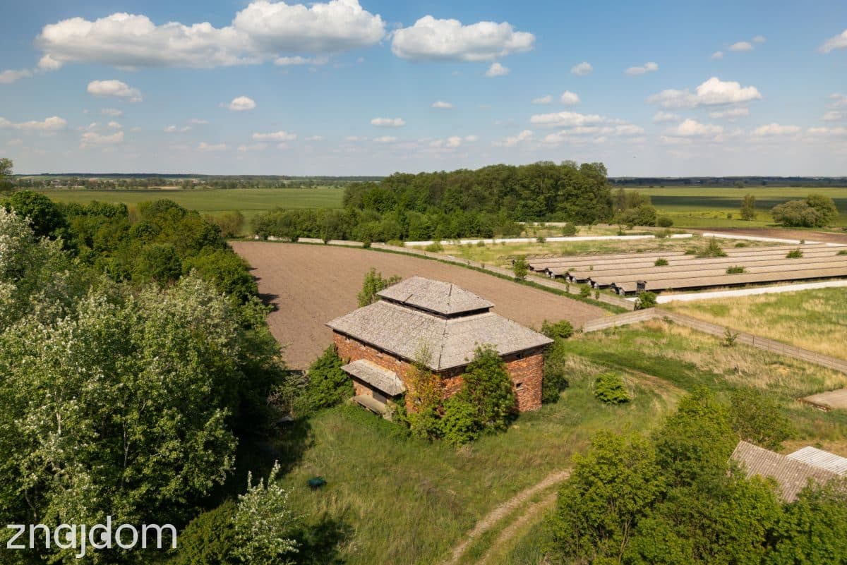 9,25 ha terenu inwestycyjnego z zabudowaniami - zdjęcie 12