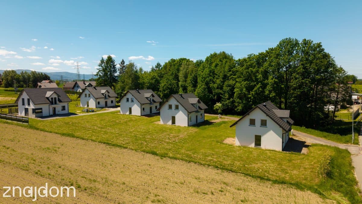 Solidnie wykonany dom w zielonej części miasta - zdjęcie 5