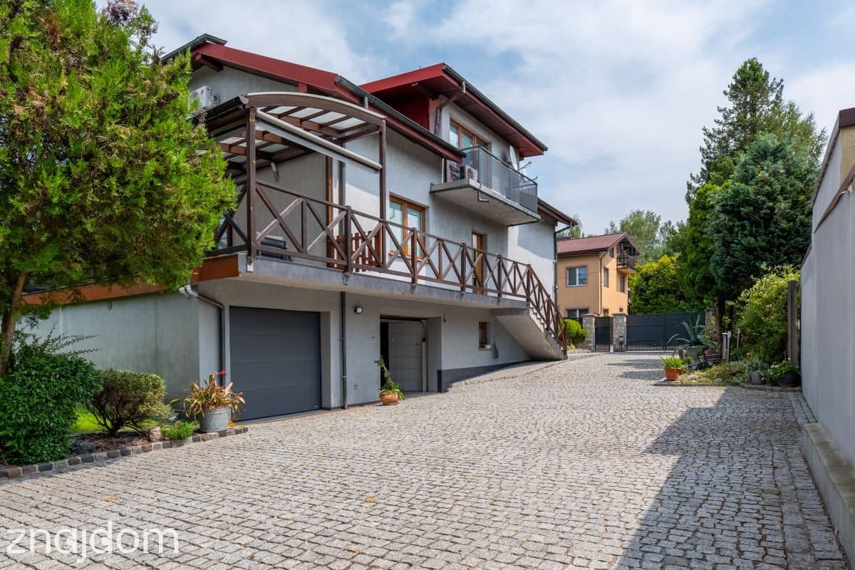 273m² użytkowej| Duży ogród|10 pokoi |2 garaże - zdjęcie 2