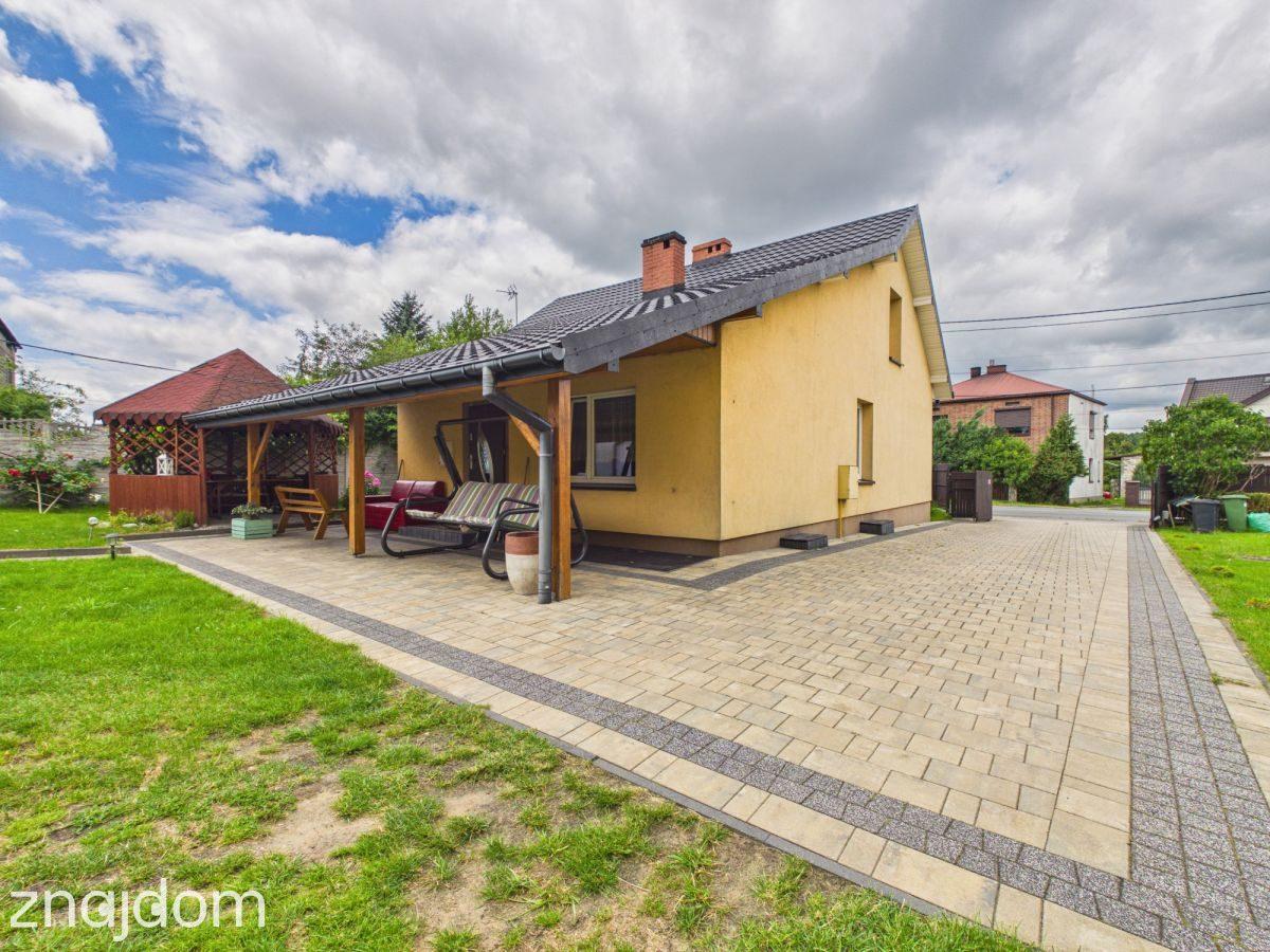 Dom 93 m², drugi budynek mieszkalny, garaż - zdjęcie 2