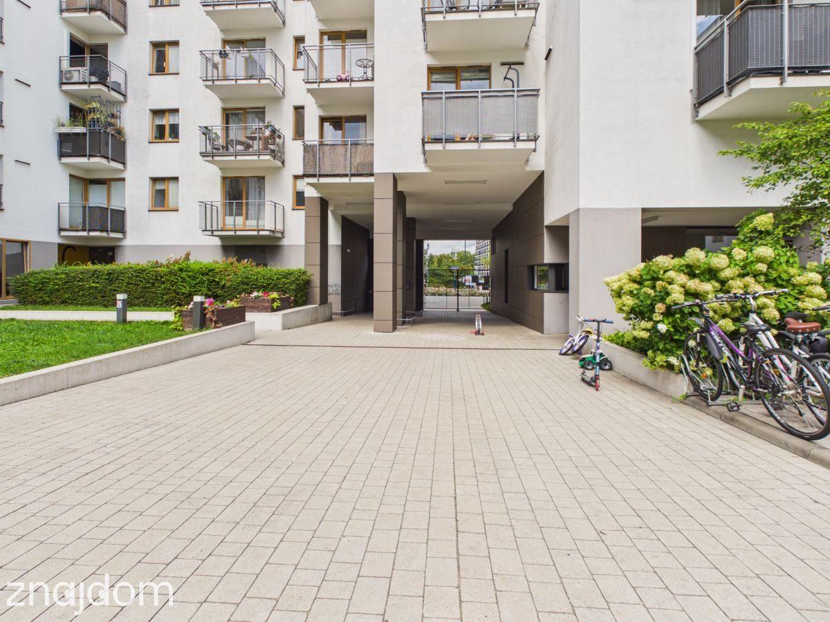 Przestronne, ciche 3 pokojowe mieszkanie - zdjęcie 18