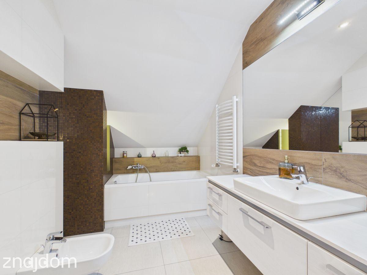 171 m² komfortu na działce 1996 m² | Poczesna - zdjęcie 13