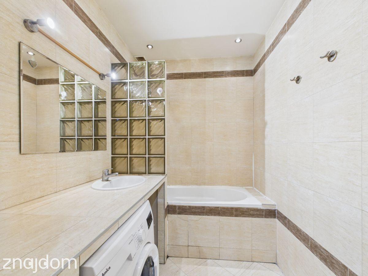 Przestronne mieszkanie w dobrej lokalizacji - zdjęcie 13