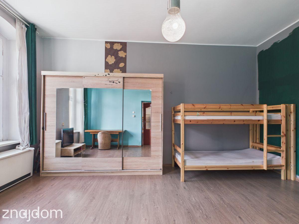 Przestronne mieszkanie w dobrej lokalizacji - zdjęcie 10
